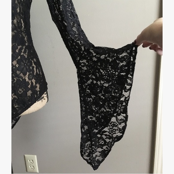 Lace Bell Sleeve Bodysuit - Picture 3 of 8